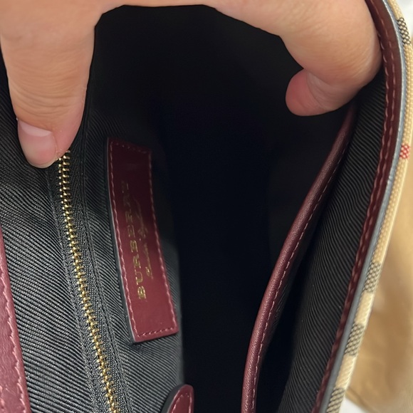 🫶🏼 BURBERRY CROSSBODY! 🫶🏼 - Picture 3 of 4